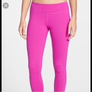 Zella lived in bright pink leggings